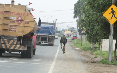 Movilizarse por la ruta resulta complejo ante la cantidad de vehículos pesados que circulan a diario.