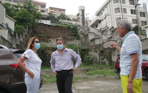 Espacio. El problema se agravó con las últimas lluvias, pero el terreno está abandonado hace un año, afirma la comunidad.