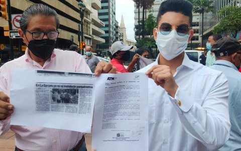 Los moradores muestran el documento de la ATM donde solicita el archivo de la causa y la publicación de EXPRESO.