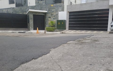 Zona. En los alrededores solo hay condominios.