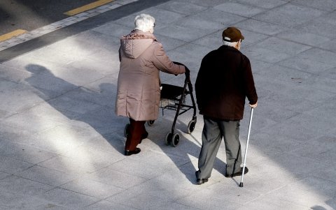 La intensidad y duración de las crisis varían según la zona del cerebro donde se localice la descarga, y pueden ir desde episodios muy breves de ausencia hasta convulsiones prolongadas. Su frecuencia es también muy variable: desde menos de una al año hasta varias al día.