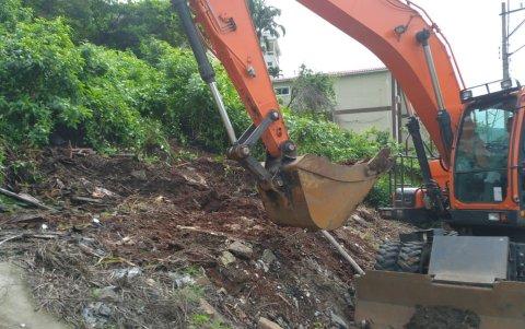 Maquinarias también colaboraron con la limpieza del lugar