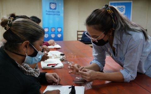 Capacitación. La organización prepara microempresarios en actividades como elaboración de pan, dulces, calzados, semijoyas, costura, entre otros.