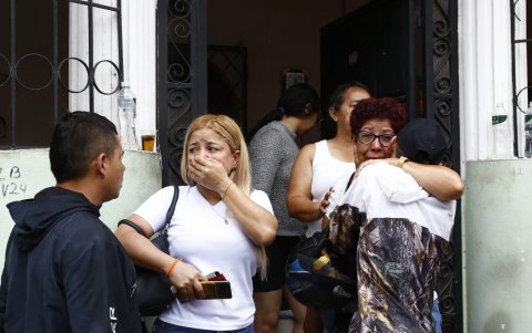 Lamento. Compañera de trabajo y amigas de la colombiana María Clarete Mosquera lamentaban su deceso