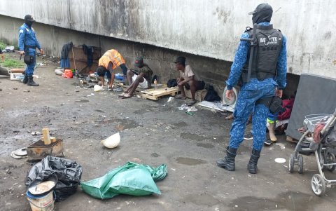 Decomisan armas blancas en operativo antidelincuencial.