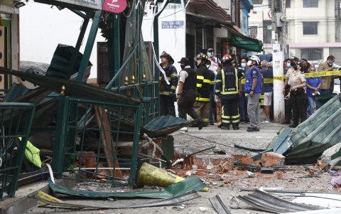 Una de las víctimas mortales quedó atrapada en la cocina del restaurante donde se habría originado la explosión.