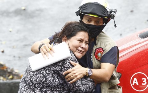 Los familiares de las víctimas son asistidos por psicólogos de los bomberos.