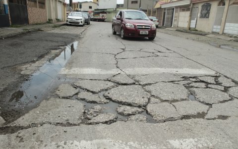 El mal estado de las calle ha origina accidentes de tránsito en el sector.