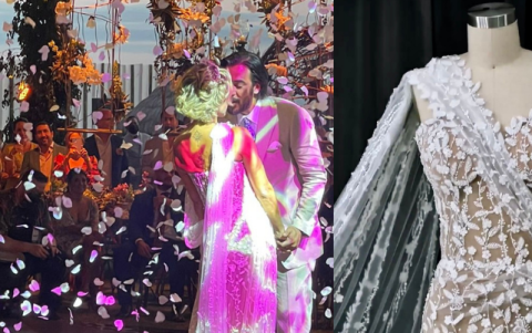 El vestido de la novia fue color marfil.