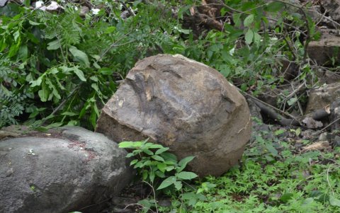 Estas fueron algunas de las rocas que cayeron del cerro.