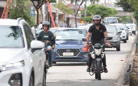 Conductores deben hacer maniobras  en la Av. Benjamin Carrión,