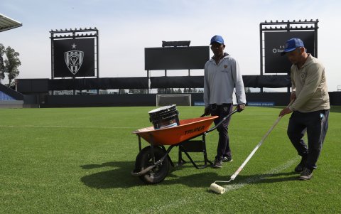 Independiente del Valle tiene un equipo completo para tratar su gramado.