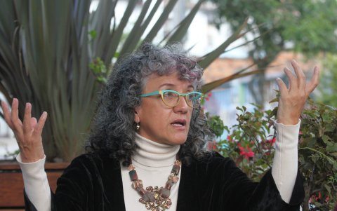 Mariana cuestiona la precariedad que se vive en el quehacer cultural del país.