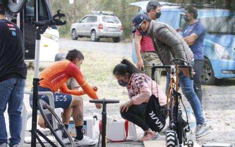 Richard Carapaz se prepara para la competencia.