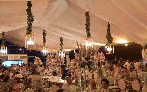 Los invitados disfrutaron de una deliciosa cena.