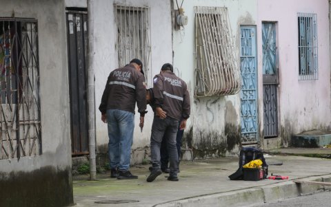 Asesinaron a dos hermanos la tarde del domingo. Su padre se salvó, se lanzó a una zanja.