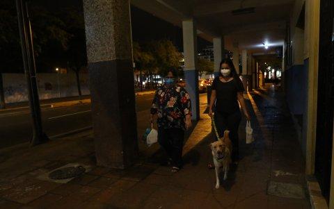 Soportales. Apenas unos pocos se atreven a caminar en ellos por el riesgo que generan.