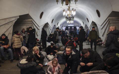 Los vuelos se están desviando por otros países y evitan pasar por Ucrania, donde quedaron acorralados muchos ecuatorianos.