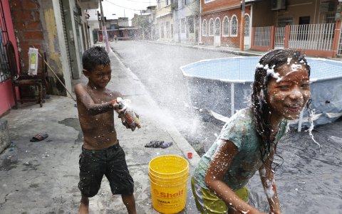 Los que más se divierten en esta temporada son los niños.