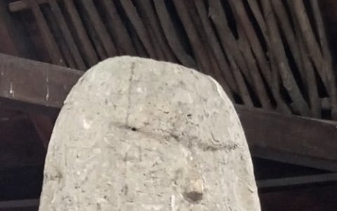 Irrespeto. Miembros del Observatorio Patrimonial consideran inapropiada la colocación de abalorios.