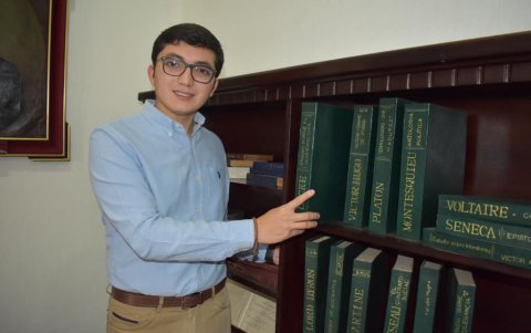 Estudios. Martín Mora entró a cuatro carreras universitarias y desea ser presidente de la República.