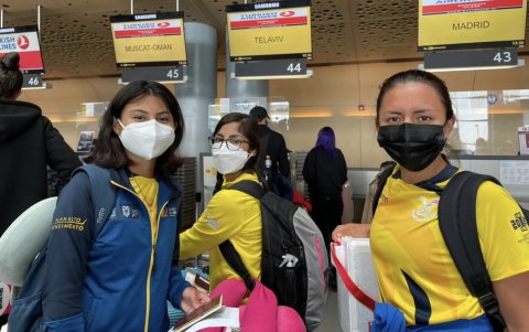 Tras más de 20 horas de vuelo y muchas otras más de escalas, las marchistas ecuatorianas arribaron el 25 de febrero a la sede del Campeonato Mundial en Muscat, Omán.