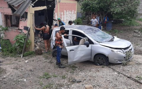 El vehículo luego fue descendido. Se vivieron momentos de angustia ante la emergencia.