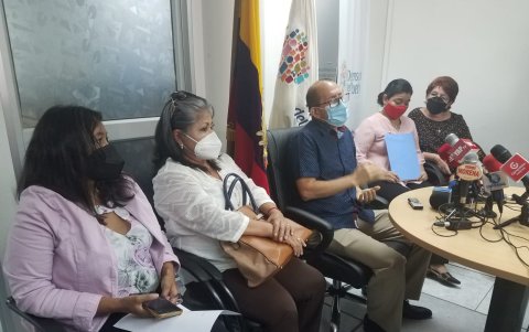 Representantes de fundaciones y asociaciones de pacientes de enfermedades raras en una reunión efectuada en días pasados para reclamar por la falta de medicinas.