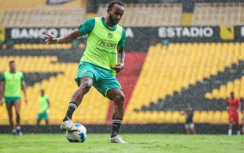 Leonai Souza, mediocampista de Barcelona, no está ante el Gualaceo.