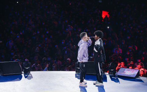 Marithea ante Gazir en los cuartos de final de la Red Bull Batalla Internacional 2021.