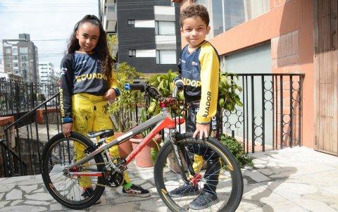 Antonella y Massmiliano iniciarón en el BMX como una actividad recreacional y ahora es su gran pasión.