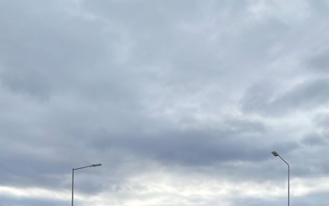 2. Intento. Además de compatriotas, personas de otras naciones en la frontera con Polonia tratan de salir de Ucrania.