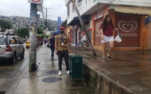 Las personas ya pueden circular por toda la vía