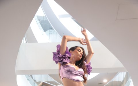 Pantalón descaderado.