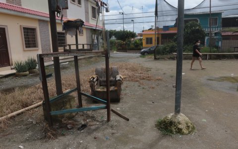 En los parques, no hay más que basura y desechos que evitan que las familias puedan visitarlos.