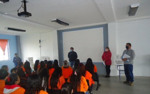 El pasado 26 de febrero, internas de la cárcel de Cotopaxi participaron de la elección democrática de los consejos estudiantiles. Proceso que es parte de los programas de estudio para privados de libertad.