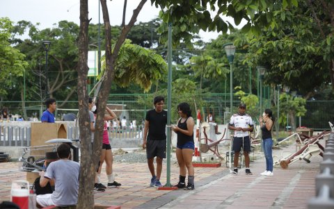 Sector. Jóvenes aprovechan para realizar actividades deportivas. Se alista una cancha de skate.