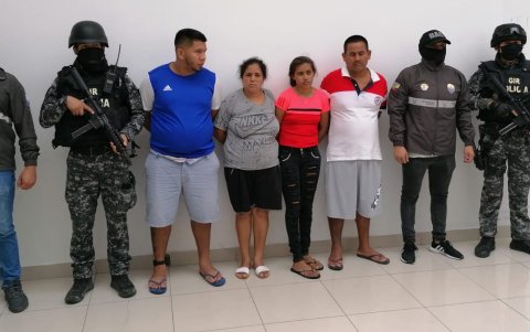 El pasado 23 de febrero, la policía detuvo a 4 personas, entre ellas dos mujeres, por presunta venta al  menudeo de drogas.