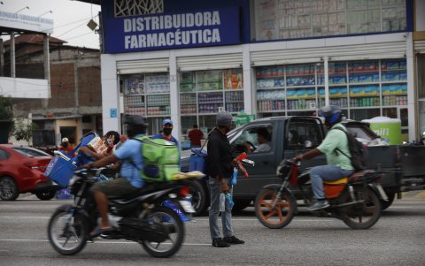 Motorizados. En medio de los carros, los motorizados también se hacen camino. La ciudadanía asegura que muchos irrespetan las señaléticas.