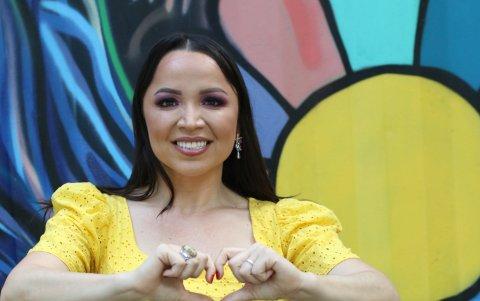 Pilar está separada y es madre de una niña.