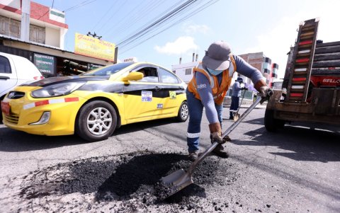 Labor. Silvia trabaja de 07:00 a 15:00. Cuando hay obras de emergencia cumple turnos de madrugada, de 20:00 a 02:00.