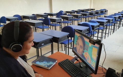 Andrea Vera, docente.