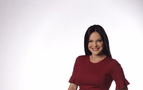 Le encantan los vestidos.