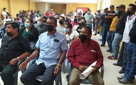 Un grupo de transportista se reunió para analizar la crisis en que se encuentra el sector.