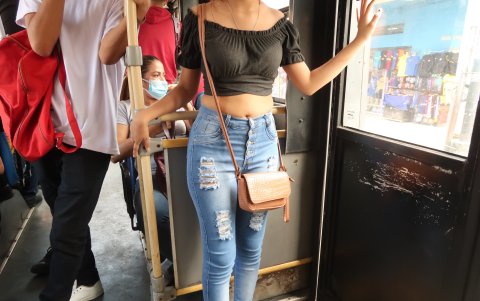 Las expertas señalan que muchas víctimas sienten verguenza a la hora de denunciar esos casos y algunas consideran que es su culpa, por la forma de vestir.