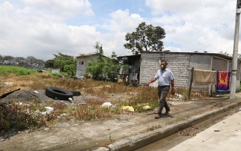 Terrenos vacíos llenos de maleza incomoda a los residentes
