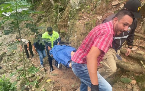 Rescatistas de varias entidades acudieron a asistir a las víctimas.