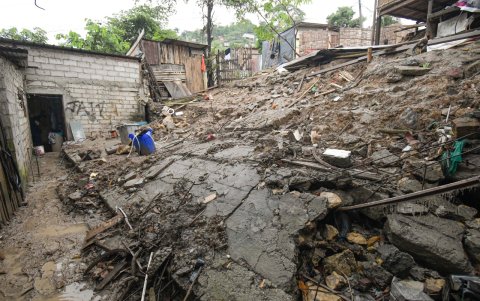 De a poco el terreno va cediendo en la Nueva Prosperina.