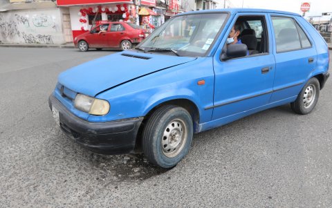 Hay conductores que no alcanzan a ver los huecos, por lo que irremediablemente caen en ellos.