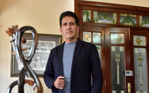 El director sostiene que la institución ha tenido que recurrir a la empresa privada y a la autaogestión.